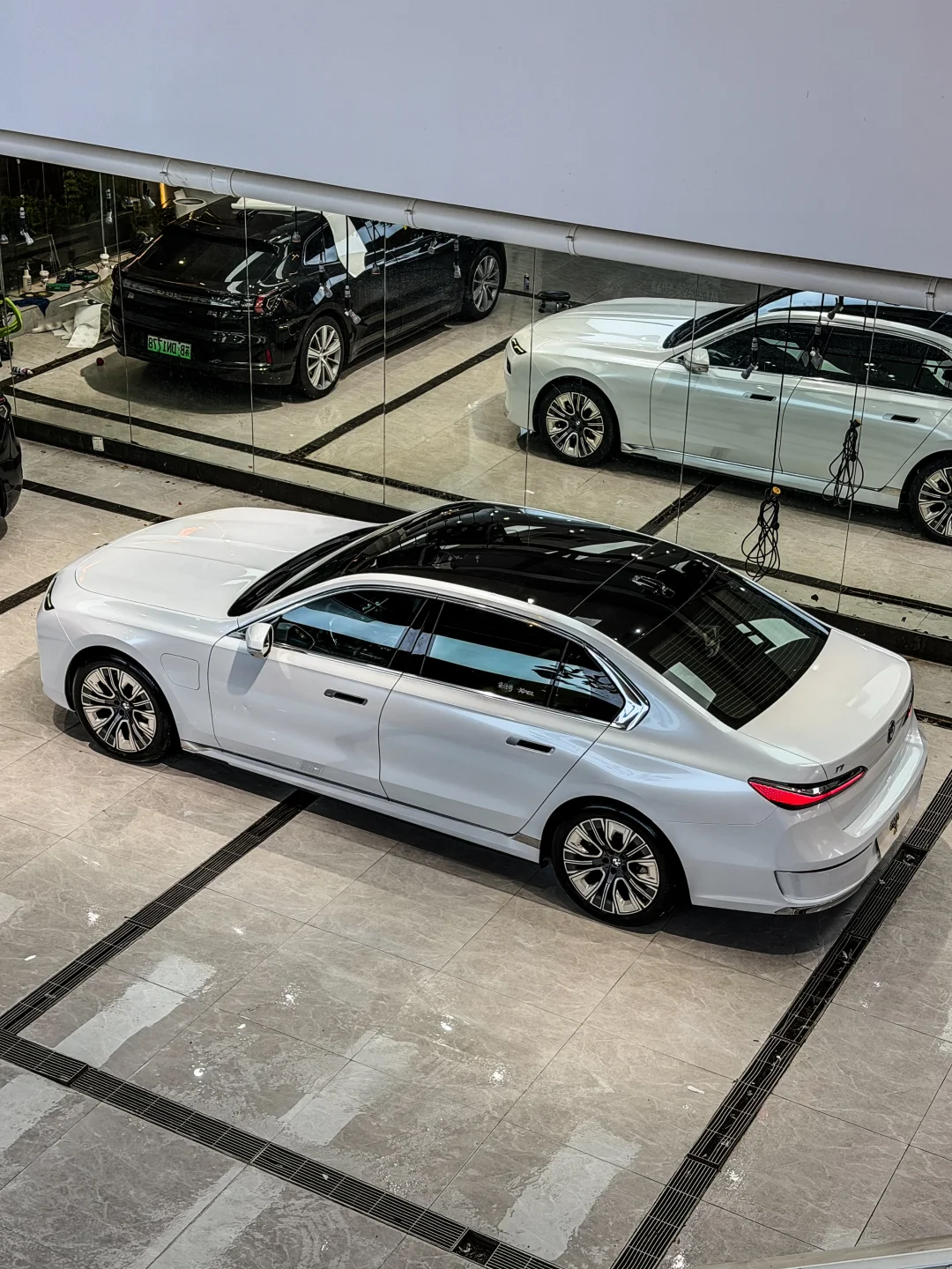 这车一上白牌黑牌，跟蓝牌 绿牌就是两个级别