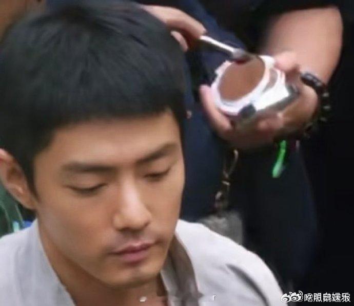 肖战莫得闲粉底色号肖战得闲谨制粉底色号 底色适配度满分！贴合抗战角色的质朴质感，