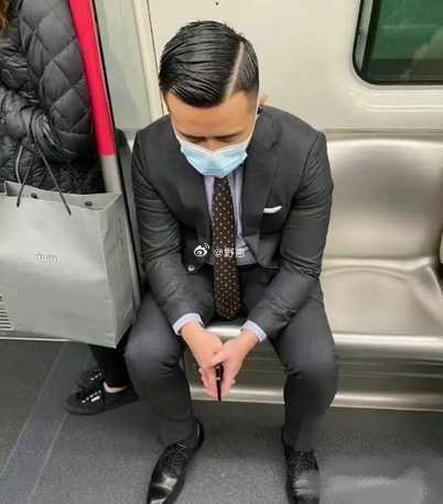 这样的人一看就是精英吧 
