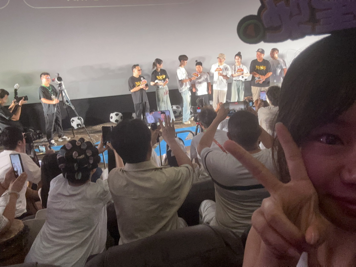 张艺兴说遇到困难要多吃棒棒糖多睡觉被张艺兴路演这段话狠狠戳中！他分享专属解压小妙