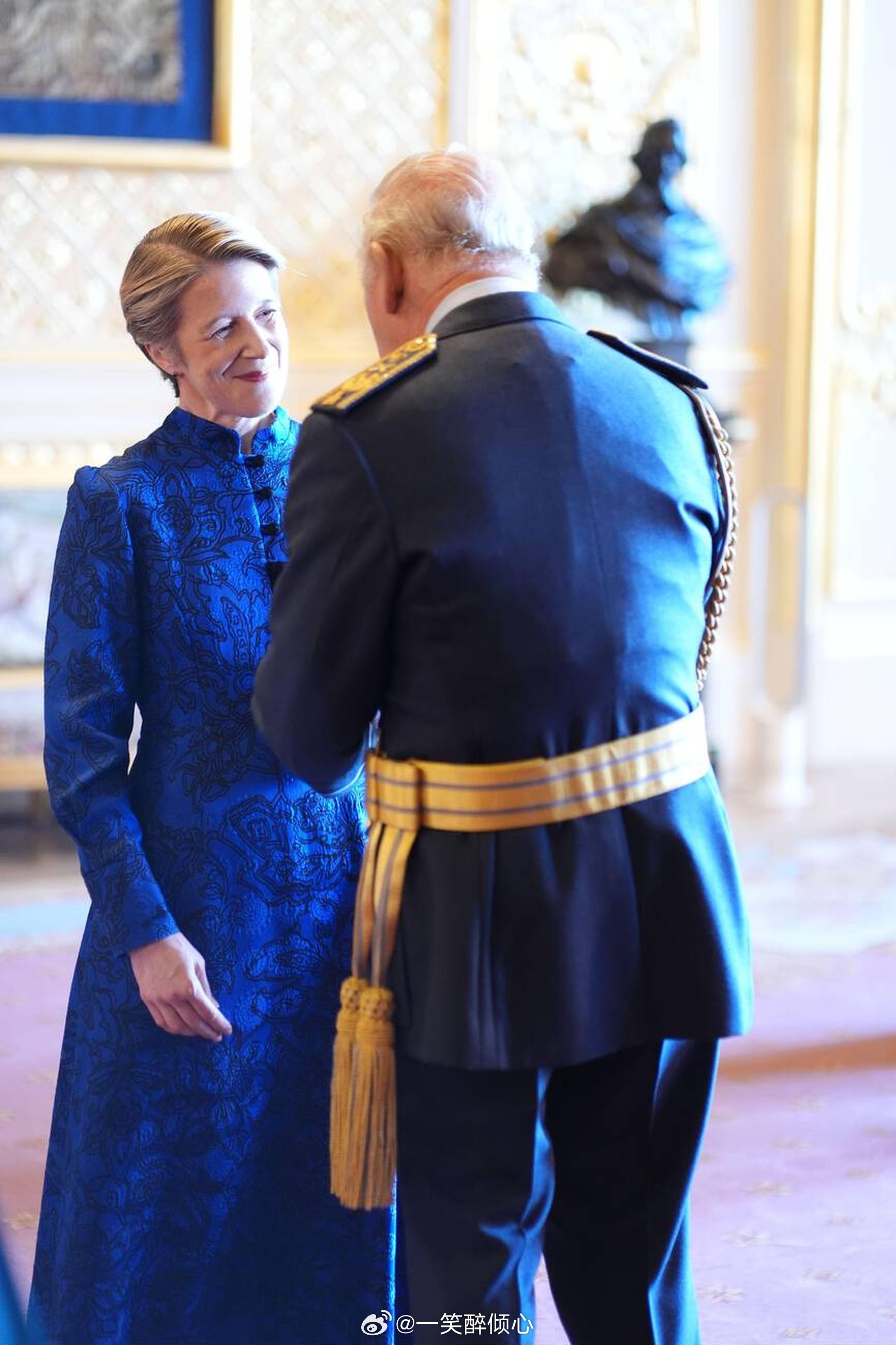 英国王室  今天查尔斯三世在温莎城堡主持本年度第5️⃣场授勋仪式，即英国王室本年