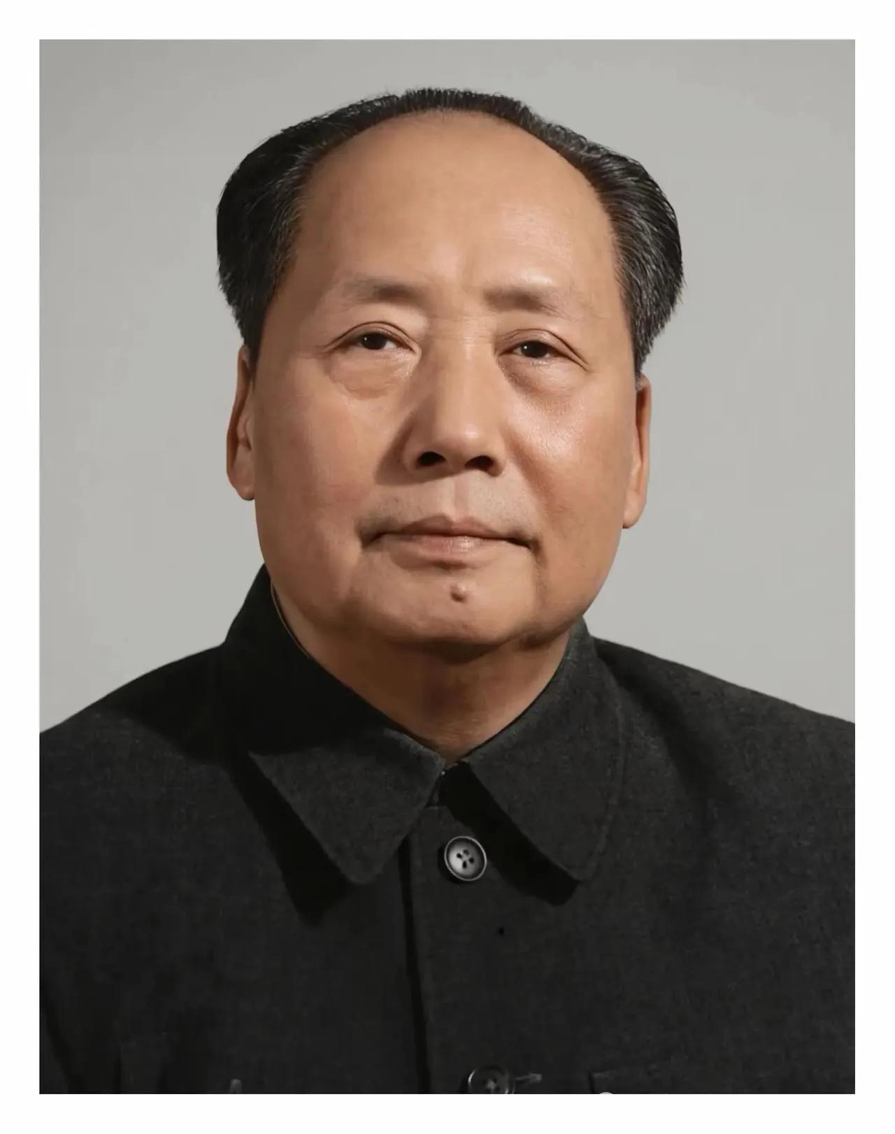 公者千古，毛主席为祖国和民族建立的丰功伟绩永载史册，他的崇高精神永远铭记在人民心