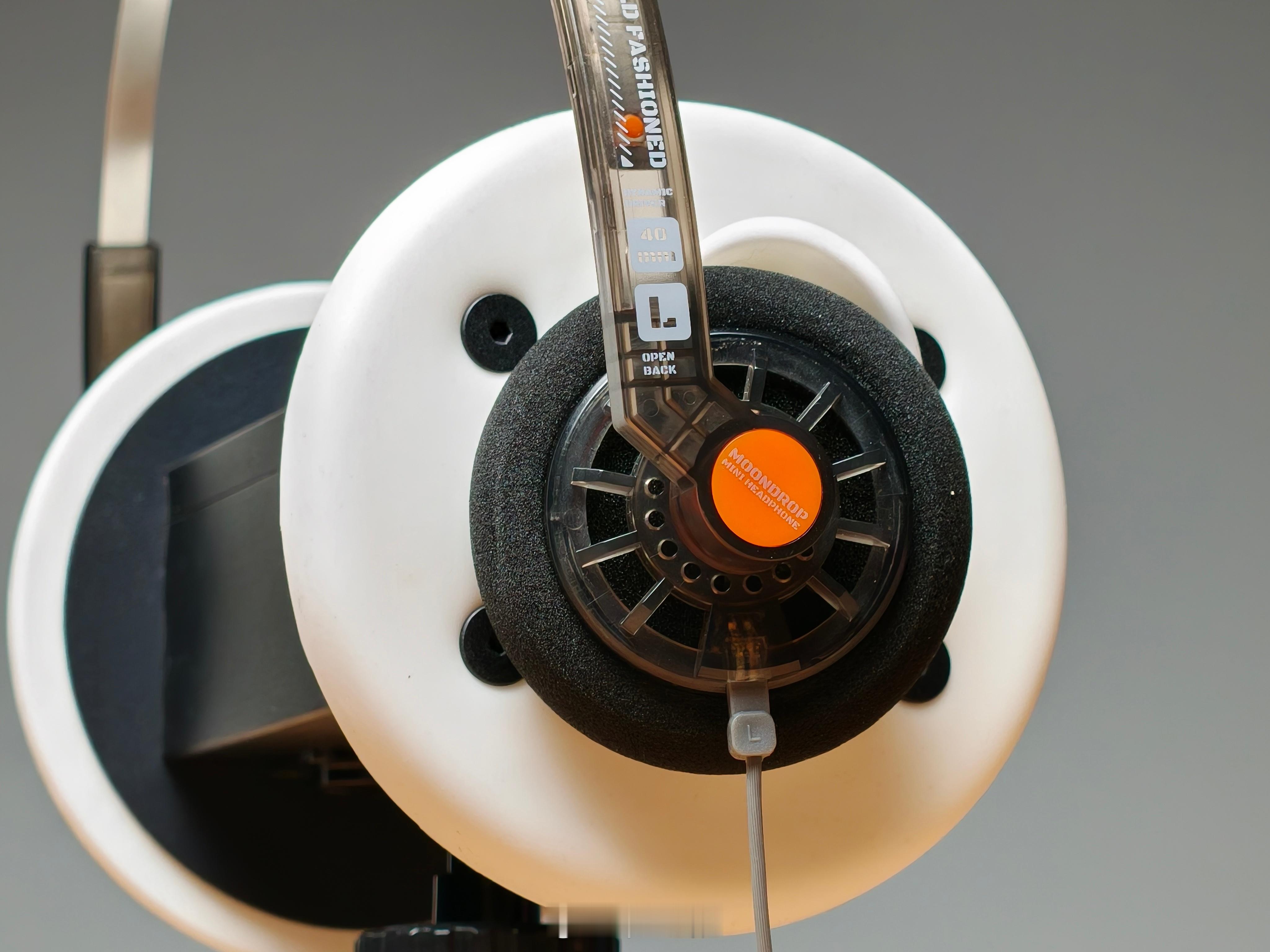 感觉现在有线入耳式耳机发力很猛，有不少便宜好用的产品，压耳式的头戴耳机倒是越来越