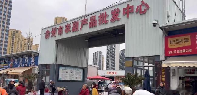 年味渐浓台州年货市场消费态势旺盛 年味满溢，烟火正浓！黄岩菜市里香肠灌制声与鳗鲞