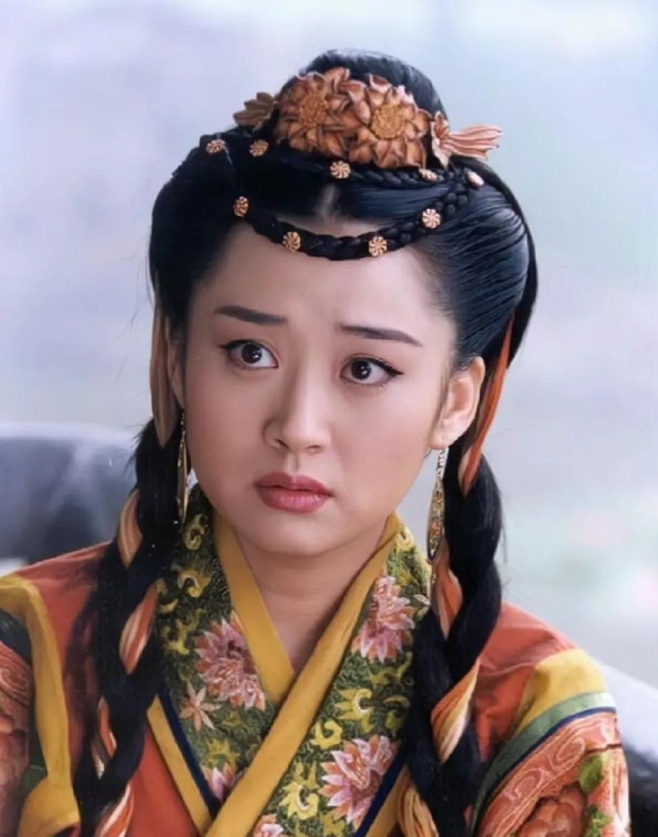 任盈盈护卫令狐冲，杀辛国梁，源自龙翻势，是房中术的九姿势之一

令狐冲耳听那婆婆