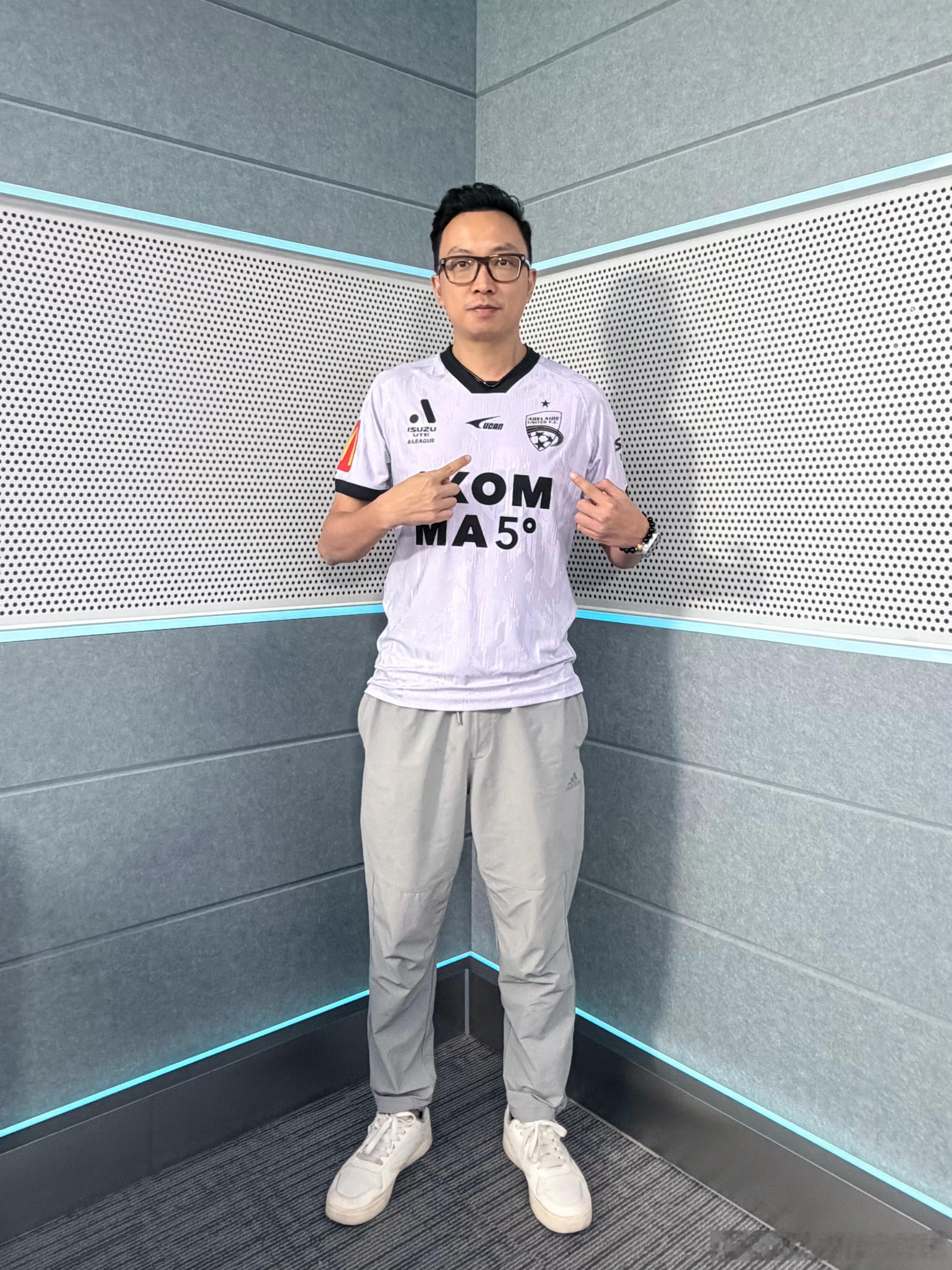 广竞体育X FM1061[话筒][话筒][话筒]阿德莱德联客场战袍率先上线潮爆体