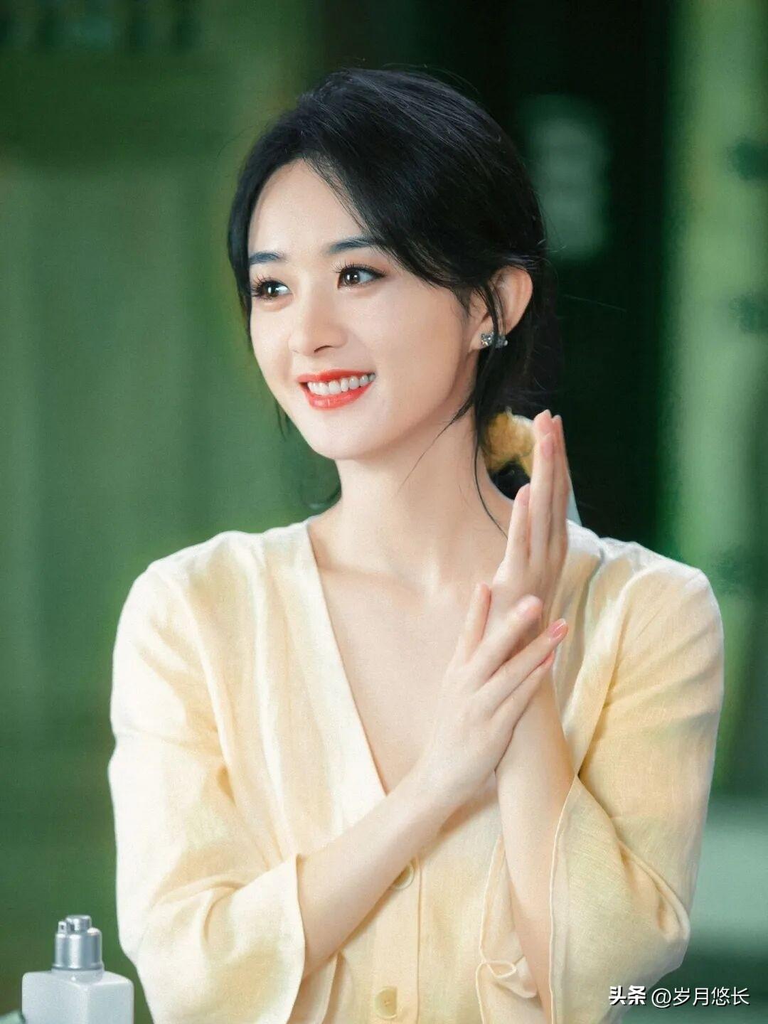 网友以为赵丽颖迟到了，
足足一个半小时呢，
多大的腕儿啊？后来才知道，人家下午四