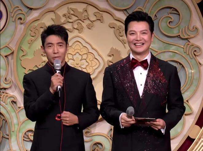 心惊肉跳！昨晚聚会上，一位在春晚导演组的老友，酒过三巡后压低声音说，零点前那凭空