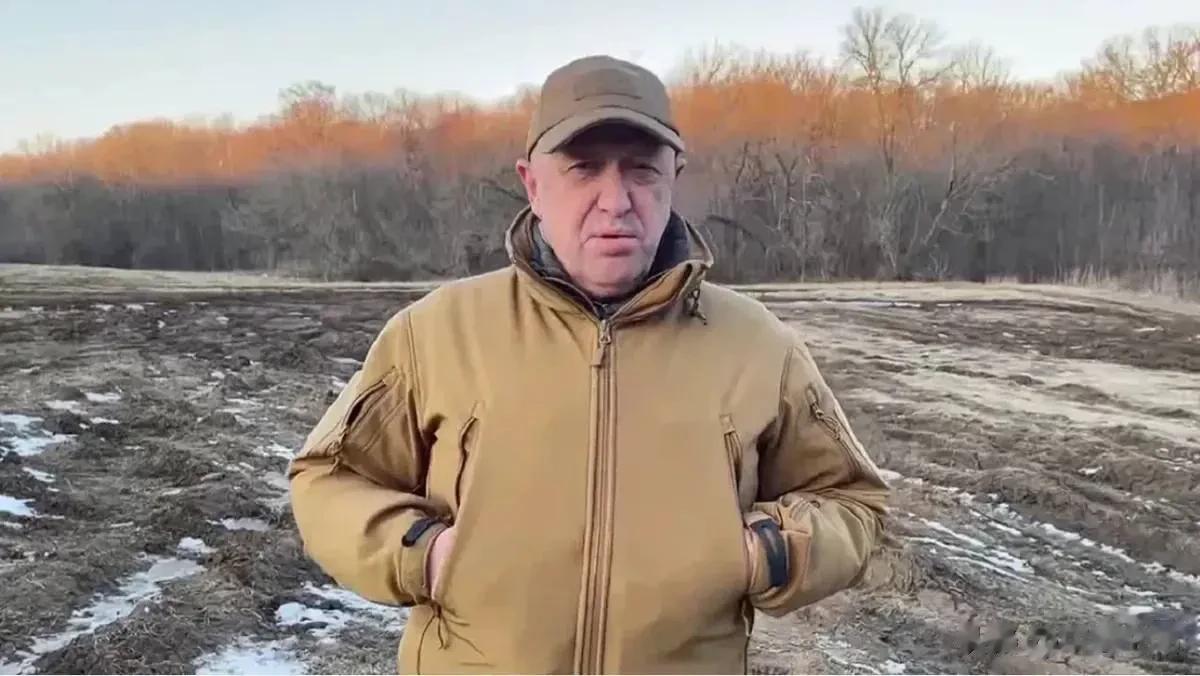 瓦格纳：乌军正在进行反攻，巴赫穆特的部分区域被乌克兰军队重新夺回。
在瓦格纳退出