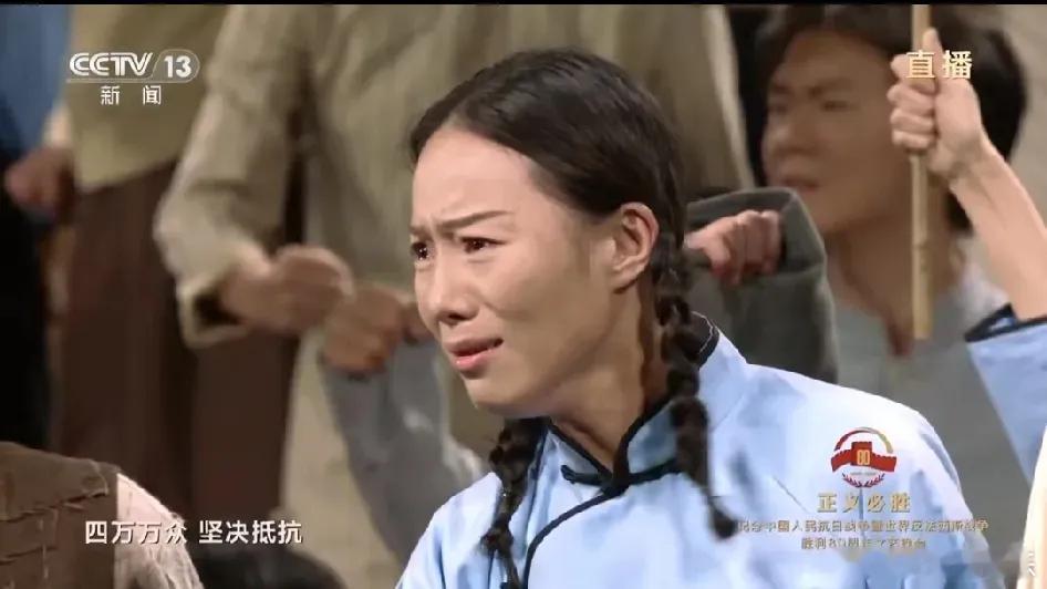 今夜的文艺晚会，字字泣血，幕幕铭心，直教我热泪盈眶。舞台上，演员们以精湛的演绎，