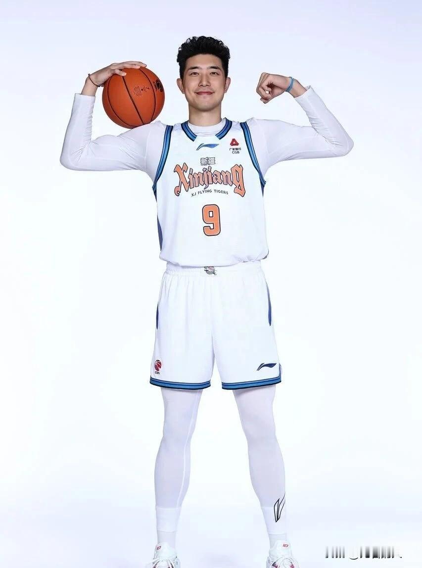 吴冠希是彻底回不来了，状态下滑严重打铁不断，篮板抢不到了




吴冠希状态低迷