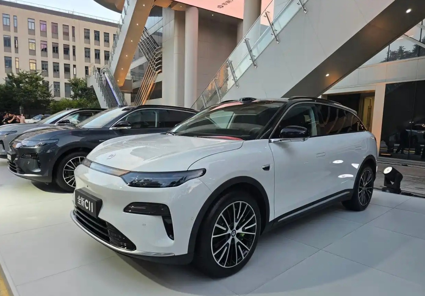 全新零跑C11上市，售价14.98万元起。新车共推出5款车型，售价格区间为14.