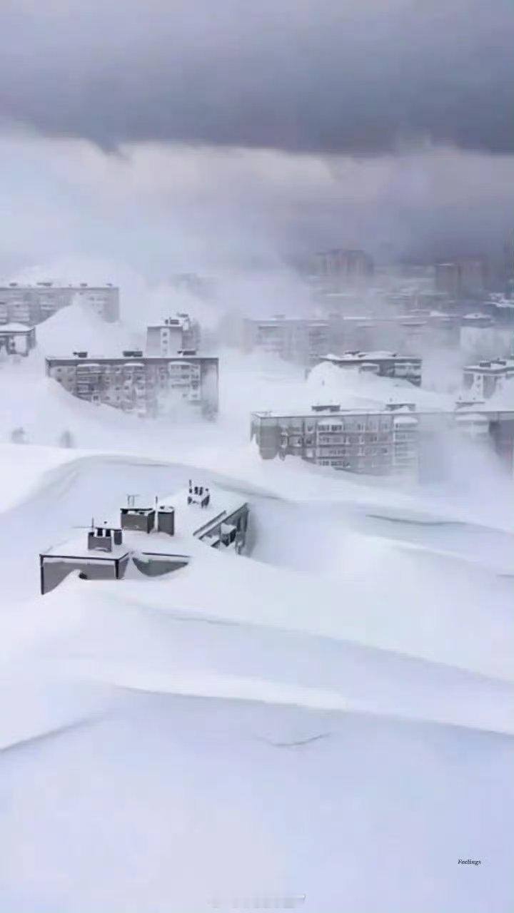 俄罗斯暴雪9层楼高视频系AI伪造让我看看都有哪些媒体上当了？留学生揭穿9层楼积雪
