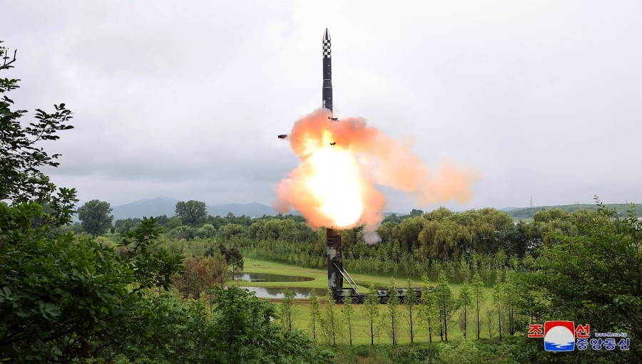 朝鲜导弹总局７月１２日进行了朝鲜战略武装力量核心武器系统——“火星炮－１８”型新