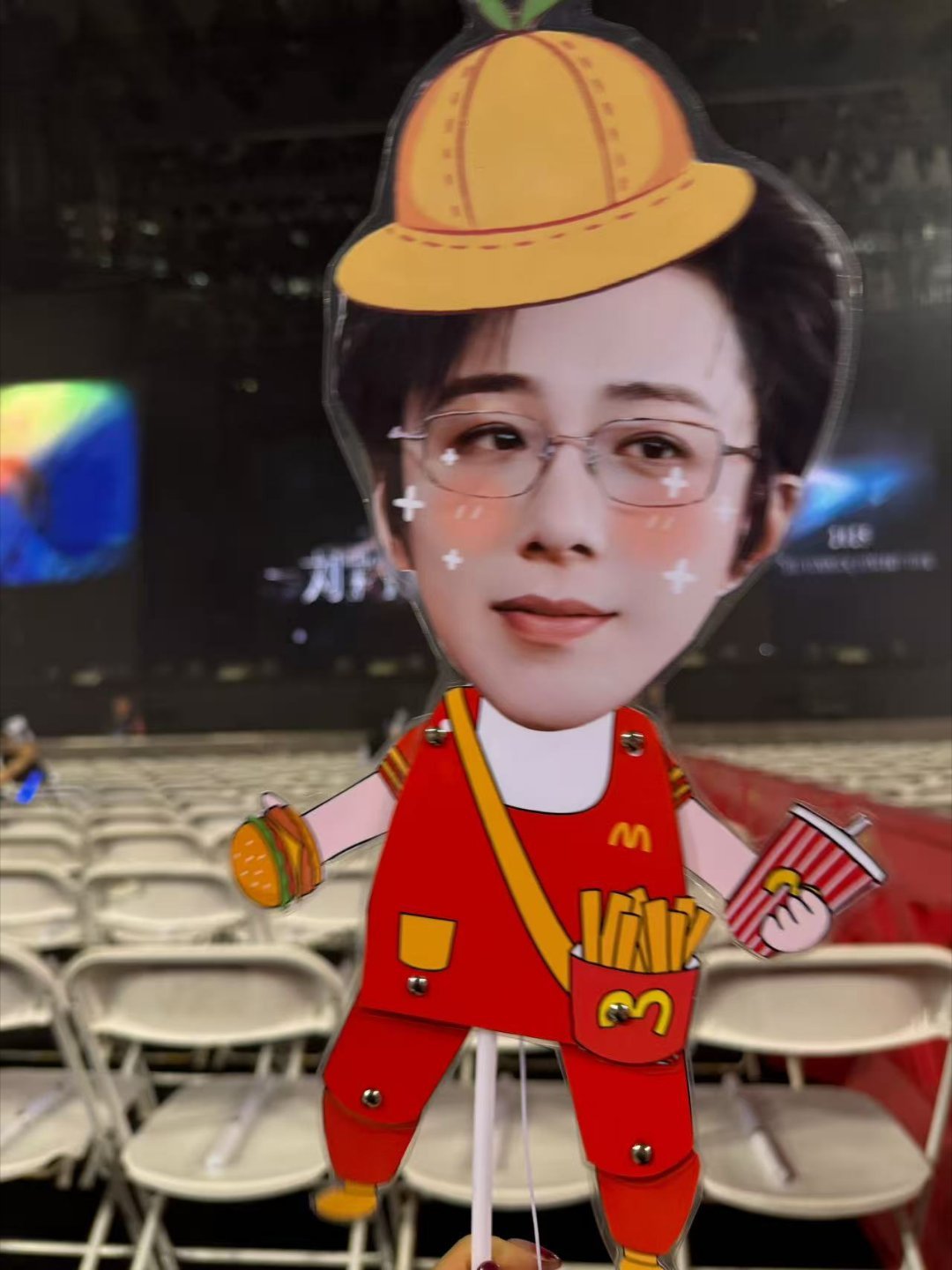 刘宇宁每根应援棒都是限定款深圳是小勺子，武汉是六年前的剪影，那我们这一站会是哪段