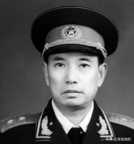1982年，开国少将尤太忠视察部队，见一副团长好生眼熟，暗骂一句大事不好，立刻打