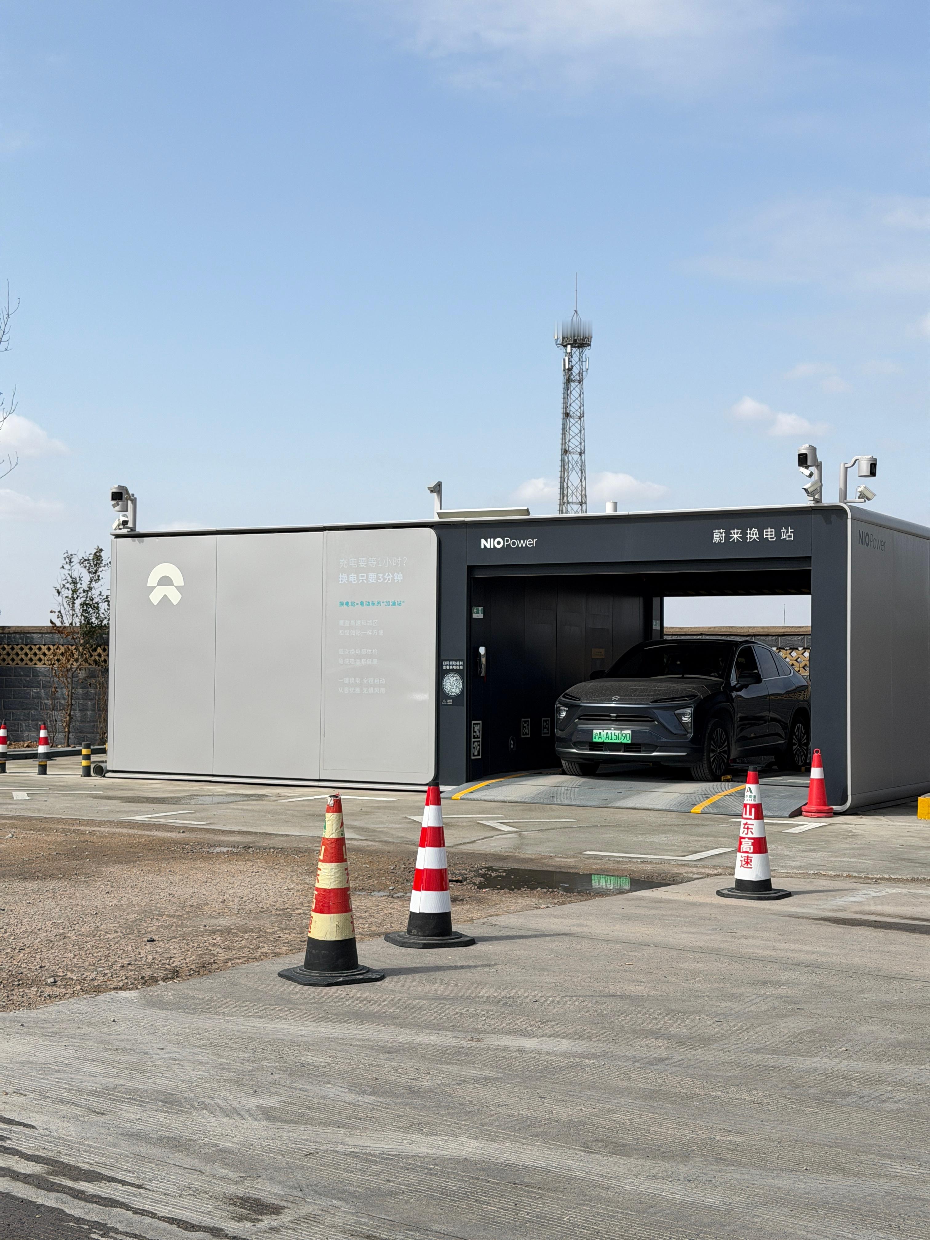 路上了家人们～已经开了8个小时，还有9个小时这一趟下来，飞飞今年做啥都指“腚”能