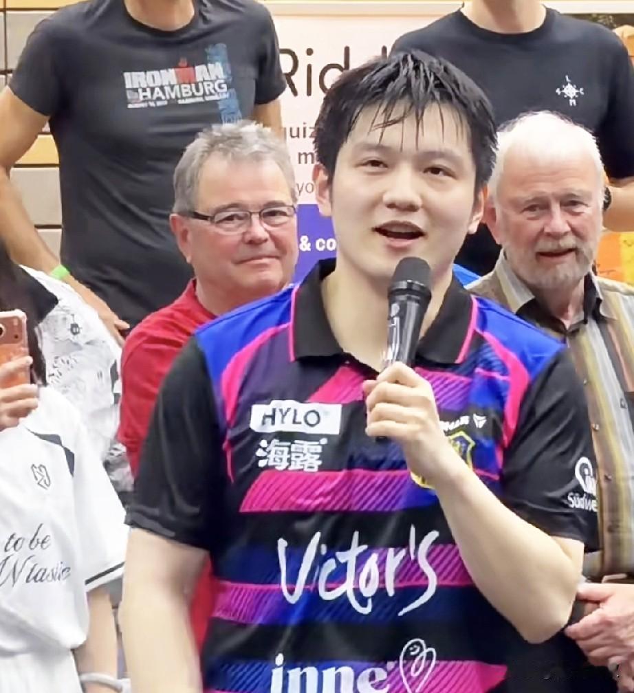 伦敦世乒赛来临之前，环球时报报道:樊振东加盟德甲，给俱乐部带去了中国训练体育！