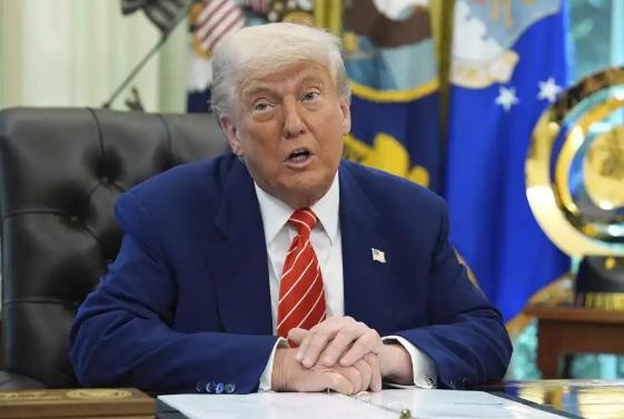 美国在发生很大的事：特朗普藐视最高法院的权威，公然对最高法院的裁决搞变相对抗，掏