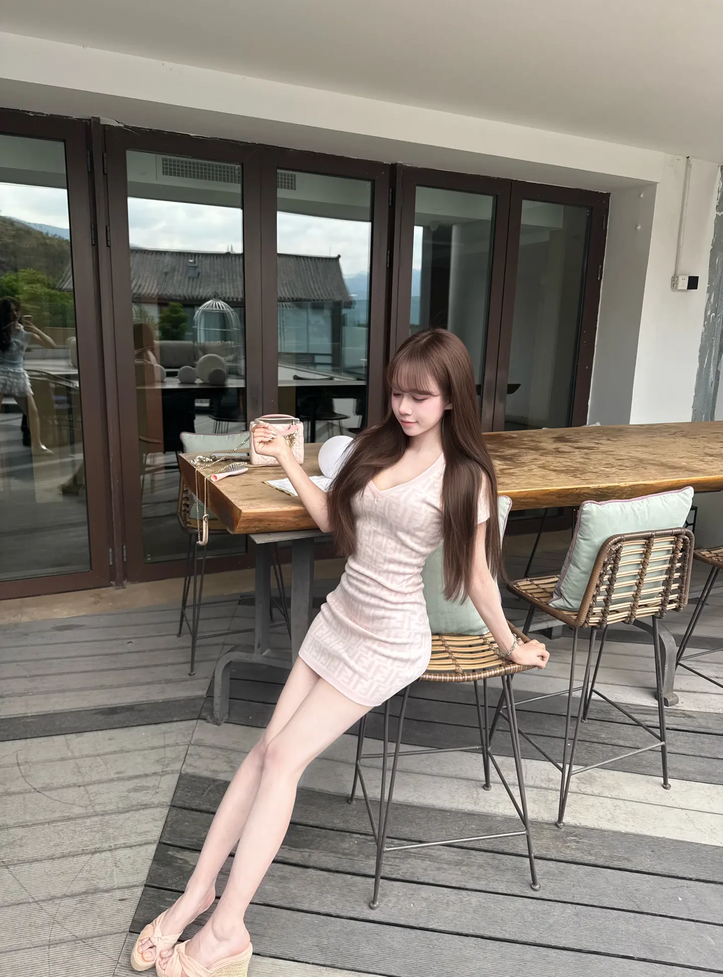 收起你那伤感的眼神 继续做你气质女人
