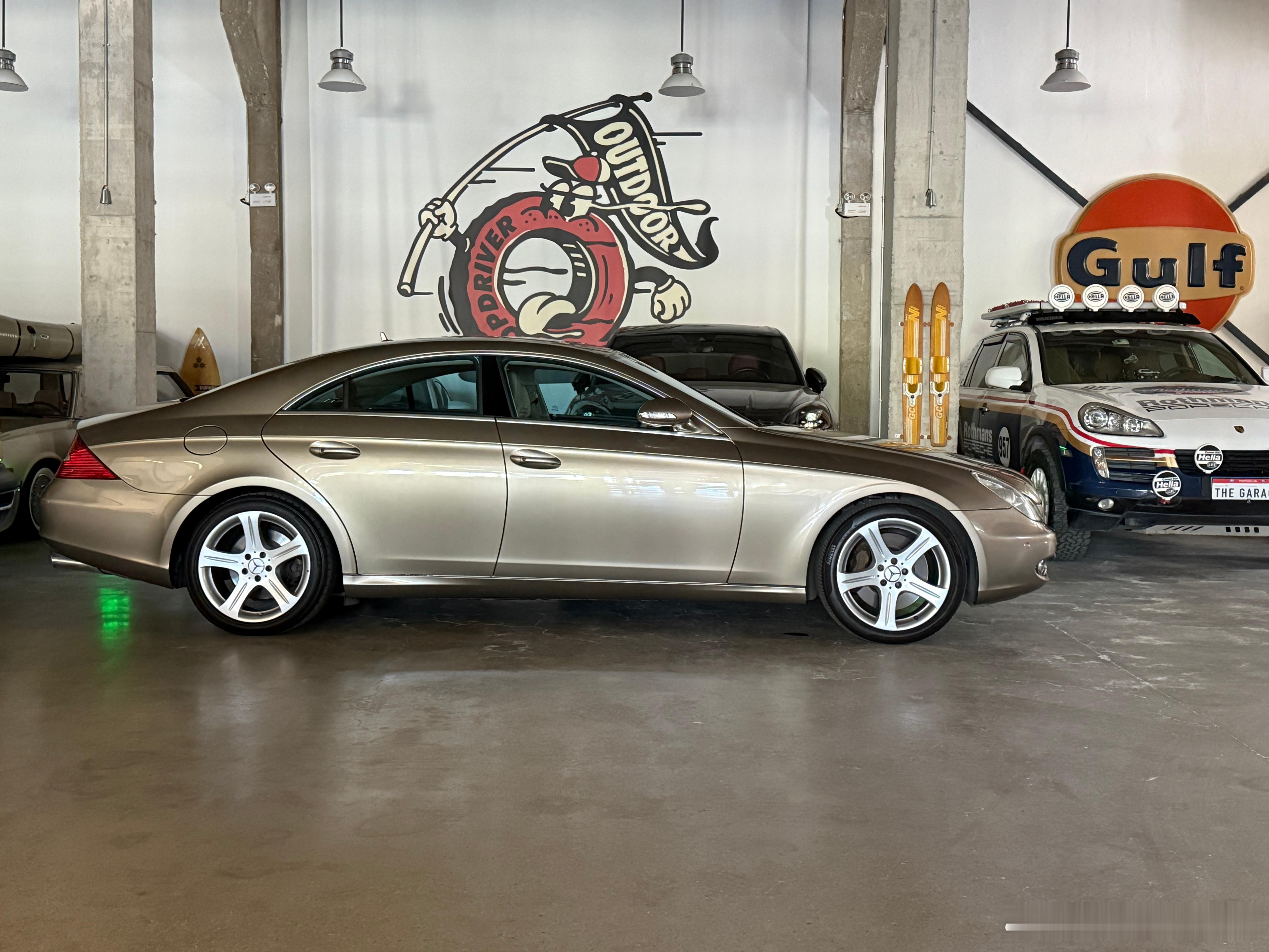 如果实在想不出还有什么好看四门Coupe可以借鉴，我斗胆推荐一个…可以先从四门C