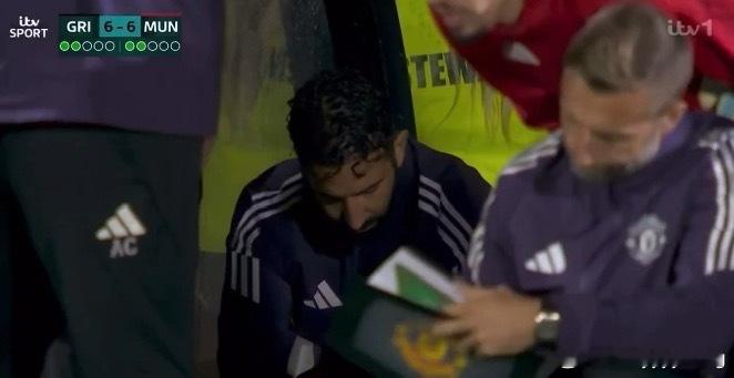 曼联主帅阿莫林下课曼联英超 之前跟英乙球队踢点球大战都吓得不好看，我就觉得这货不