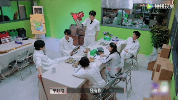 刘宇宁嘴强王者一挑五 被刘宇宁在开推里的怼人操作笑疯！从白宇到张凌赫，挨个吐槽毫