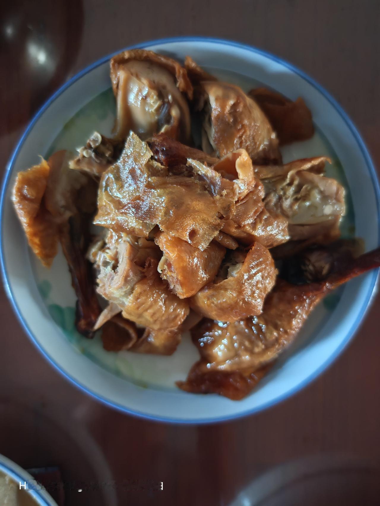 盘中肉香飘，滋味入人心。昨日吃餐