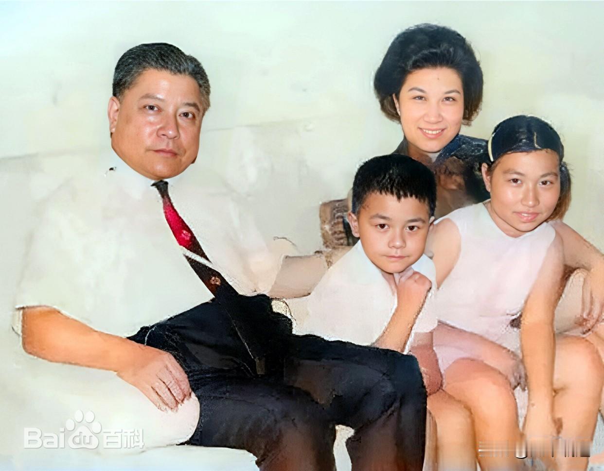蔡康永这种垃圾，本来不想评论他，

最近蔡康永的事情沸沸扬扬，大陆太给他脸了，到