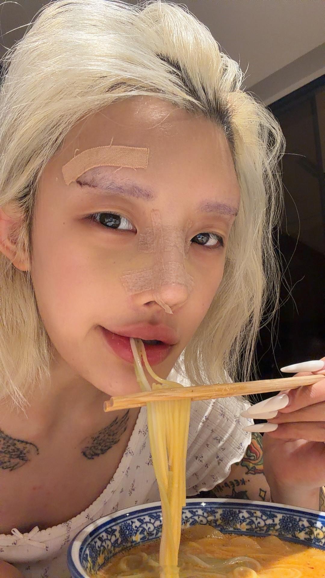 饿了 来碗麻辣烫 最近特别颓废 身材走形了 ​​​