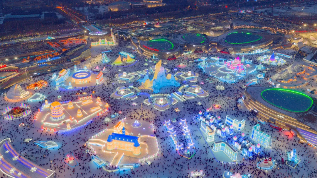 #哈尔滨冰雪大世界闭园# 【哈尔滨冰雪大世界发布闭园公告，退票游客可免费玩下一届