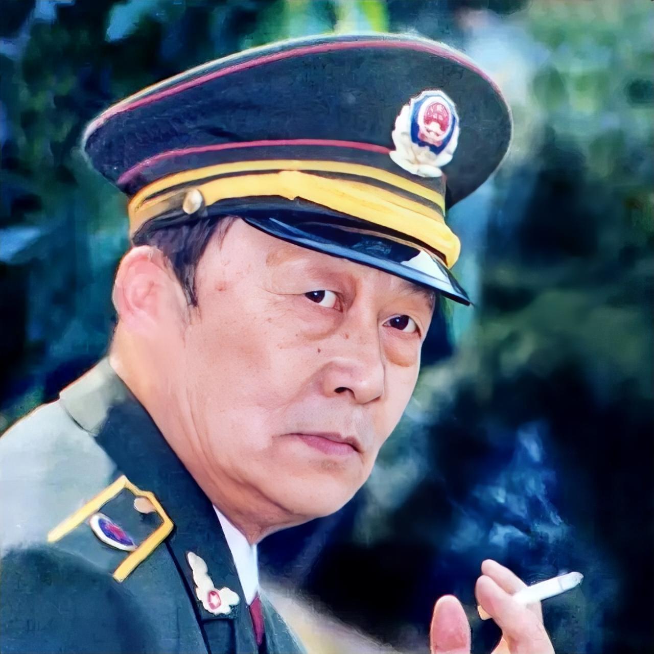 他是中国上海刑侦事业奠基人，人称“江南第一名探”，被誉为“东方福尔摩斯”。
  