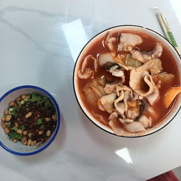 贵州真是个美食宝藏地！一种来自“深山”的小众美食，居然在大城市商圈火了。就说酸汤