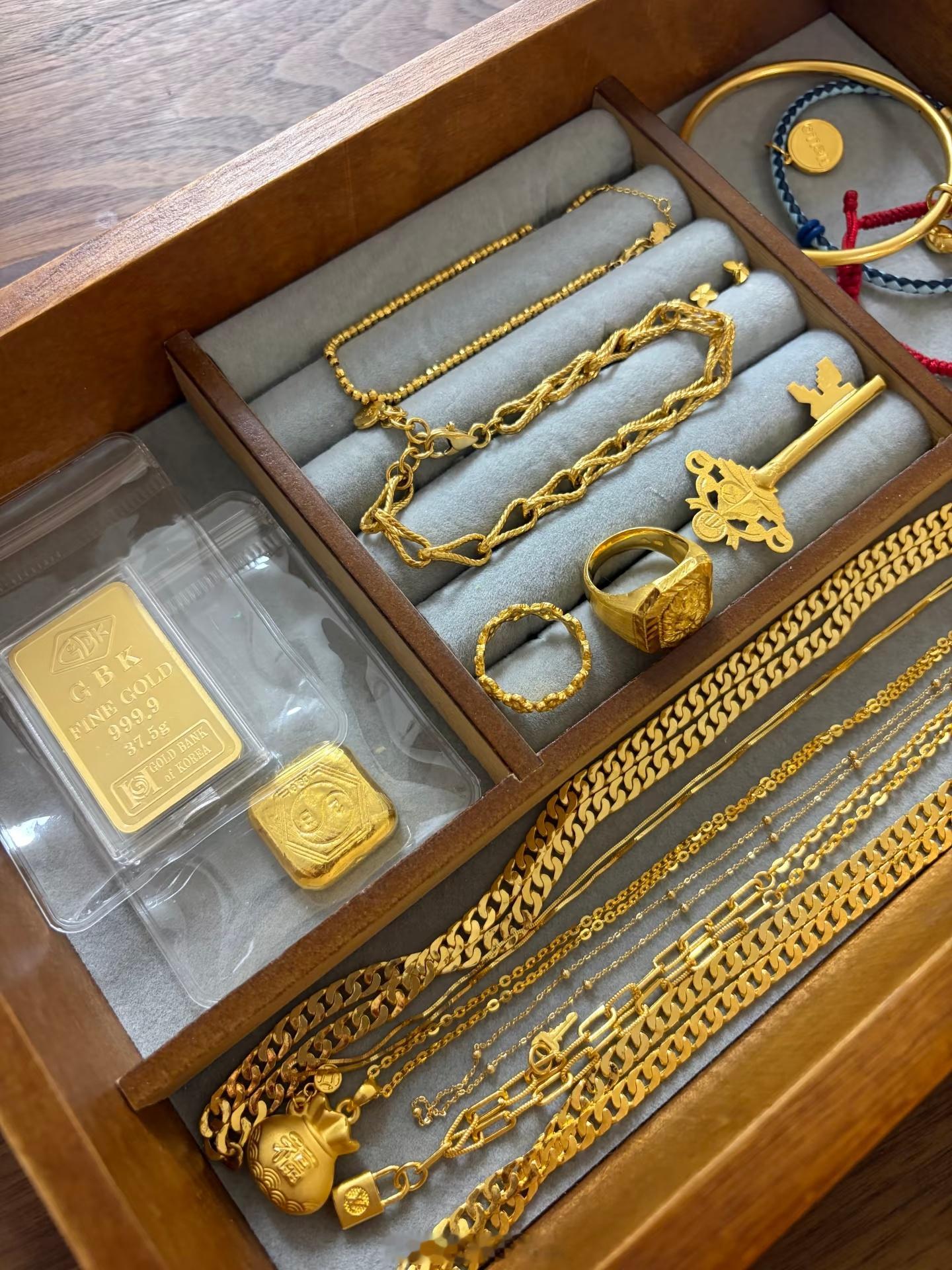 金价黄金跌成这样，已经没什么投资的意思了，不如早点撤出来多喝几杯奶茶 ​​​