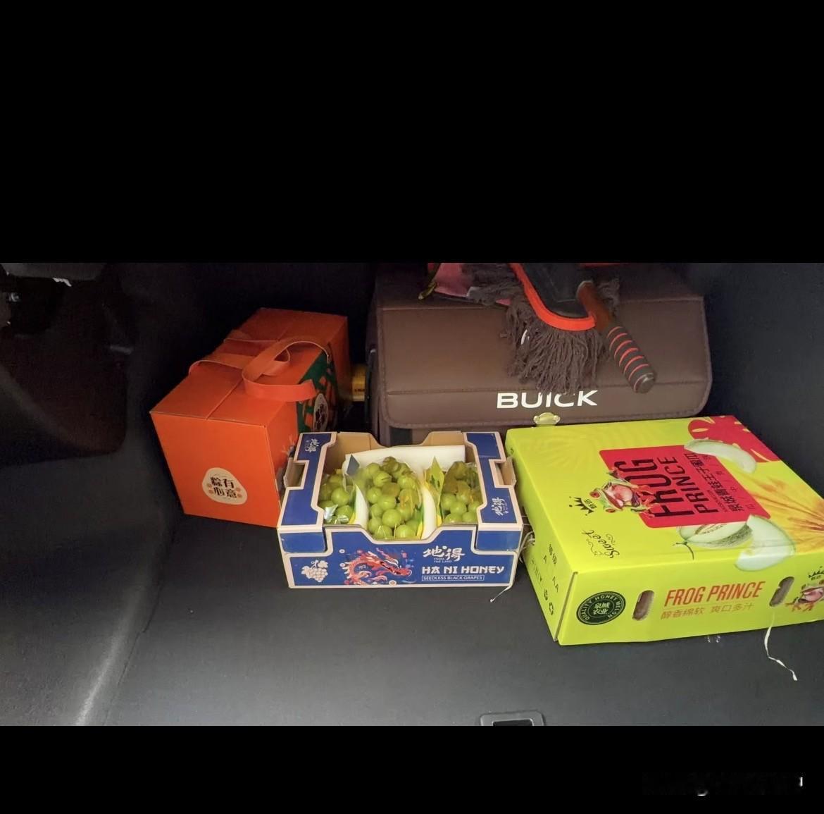 马上端午了，我们家三个人单位发福利都比较晚，昨天终于都发了，老婆单位发了一盒8个