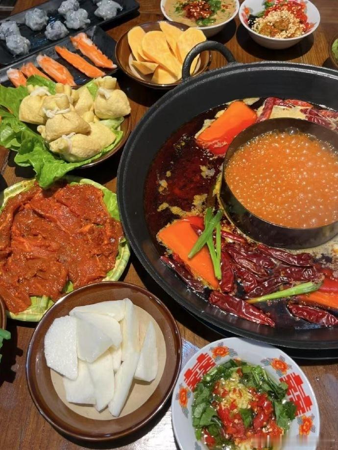 日韩游客打卡中国鲜果茶当老外第一次喝中国鲜果茶 笑死！韩国游客喝中国鲜果茶喝到不