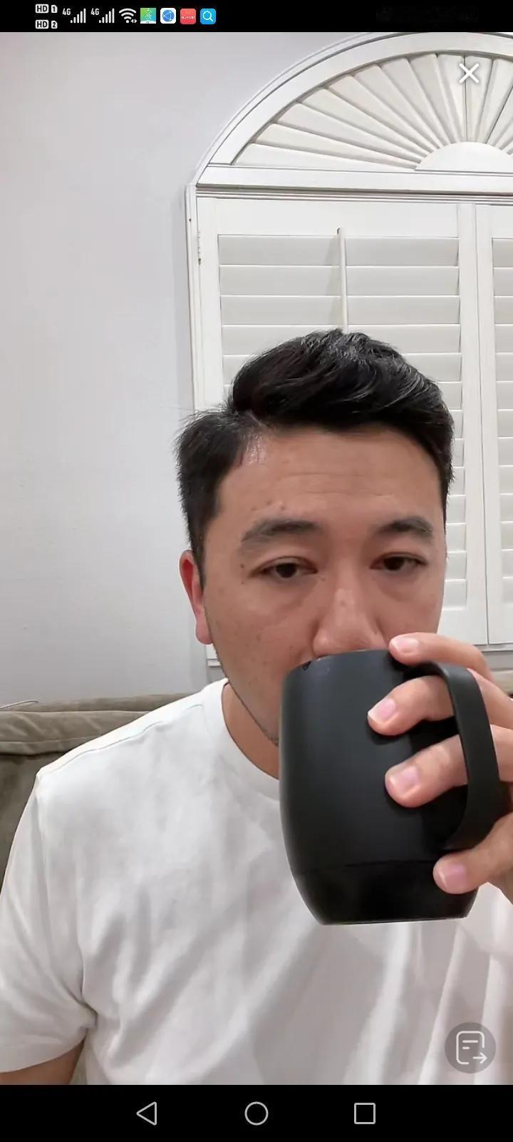 跨境电商真像这个人说的这么好做吗？手上的杯子30多块钱，卖给老外1500多，说人