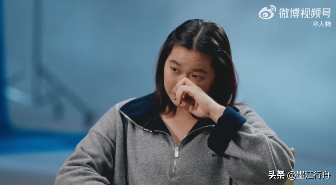 全红婵哽咽落泪：饿到不行，体重还是减不下来，希望大家不要再骂我了。红婵也是普通的