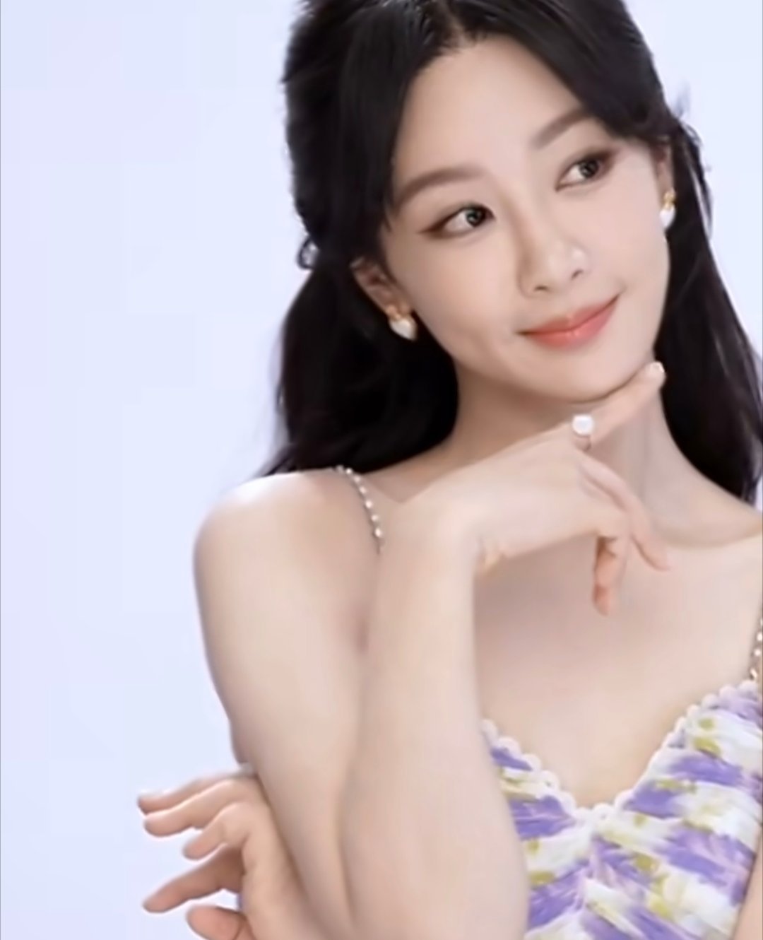 杨紫新剧杀青后首个活动，刚为《生命树》圆满收镜，杨紫便携满格活力奔赴与大家的新约