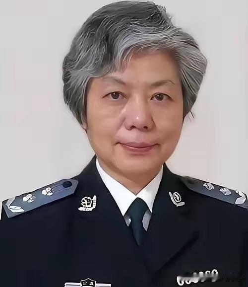 “不能判刑，那就高额罚款！”中国人民公安大学李玫瑾教授建议，凡是扶了老人被要求天