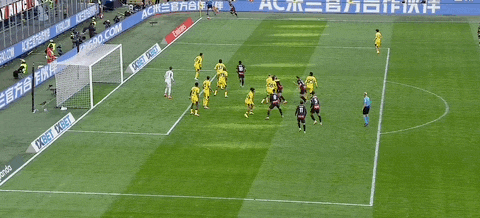 【意甲】米兰3比0维罗纳北京时间12月28日，意甲联赛第17轮，AC米兰坐镇主场