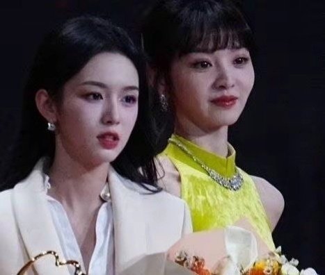 田曦薇和周也同框。谁是真美女？ 