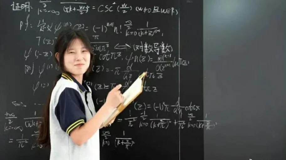 #姜萍数学竞赛系老师提供帮助#还是文学天才比较容易一些，多少都能学会一点，数学天