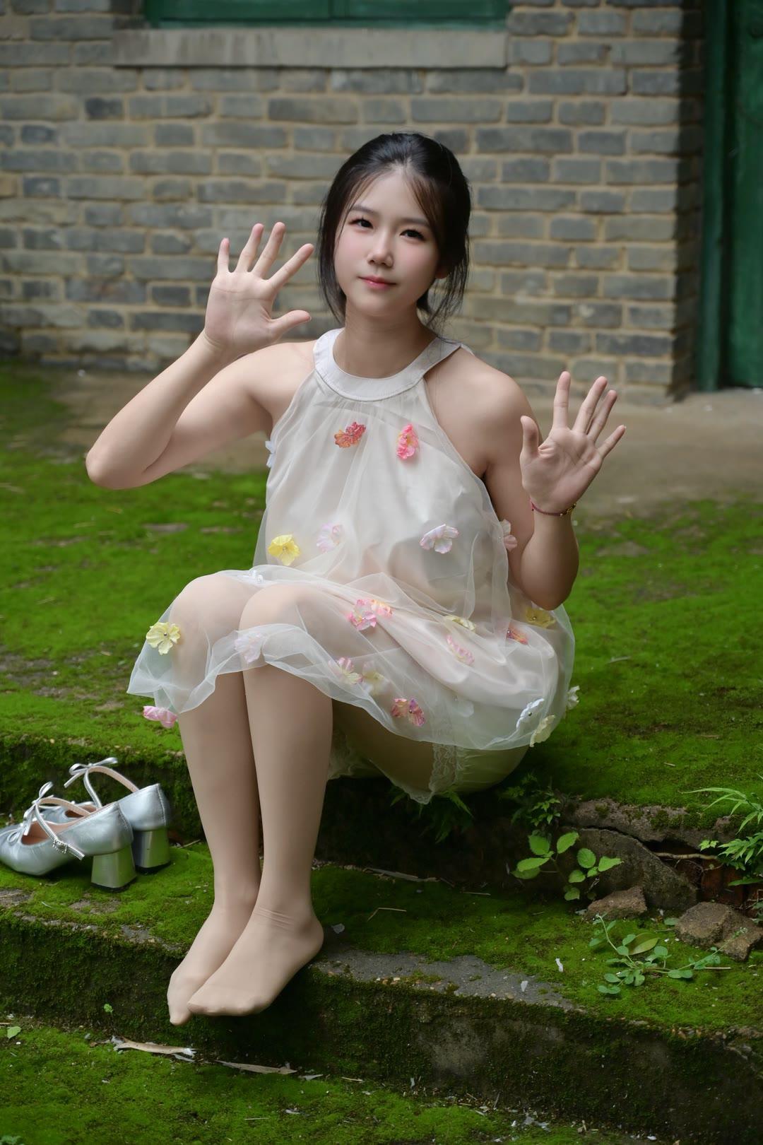 应是明媚自由 步履生花 我细数 我珍重 纯欲风穿搭 优雅迷人