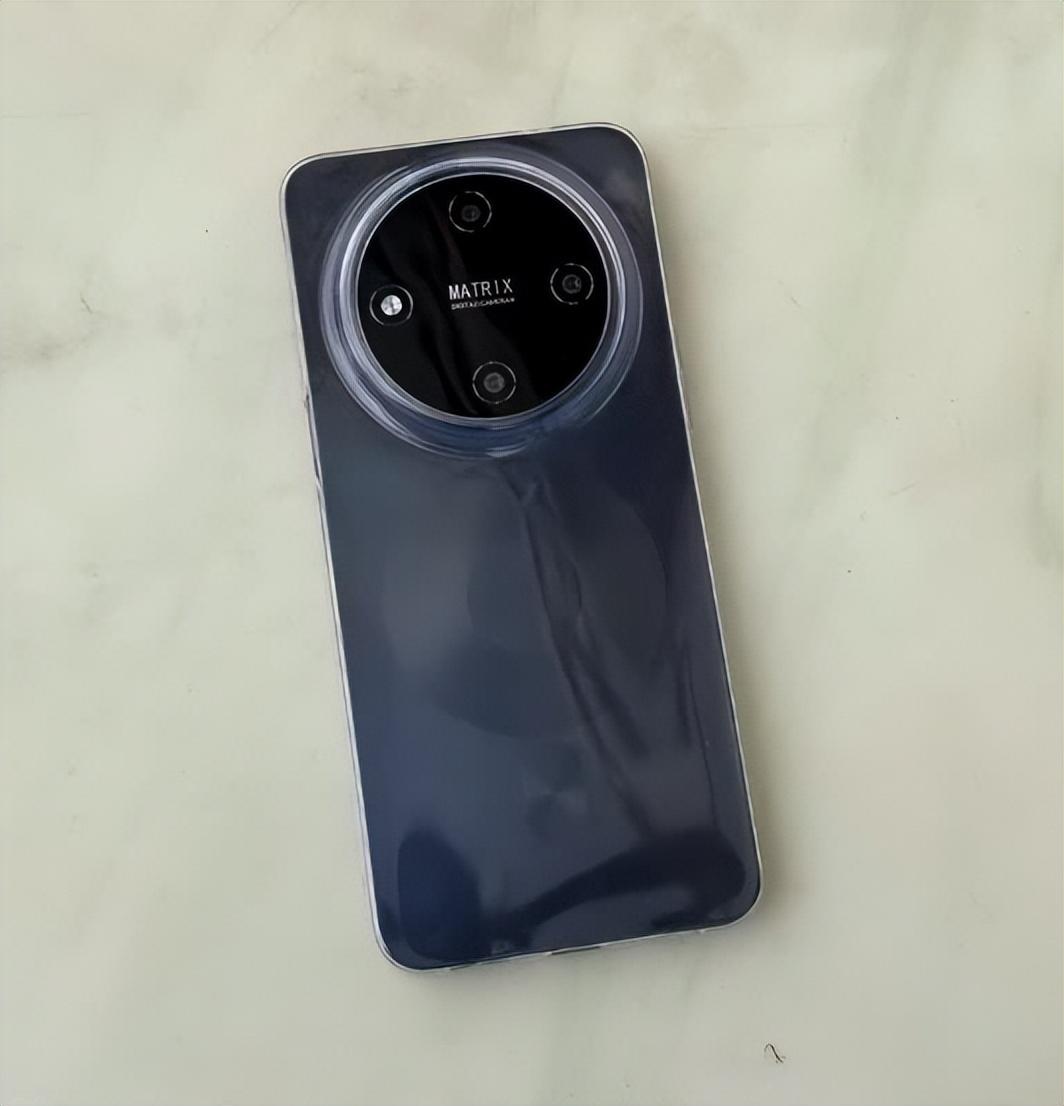 1199元的价格确实非常吸引人，但需要理性看待其配置。
虽然该手机配备了骁龙8+