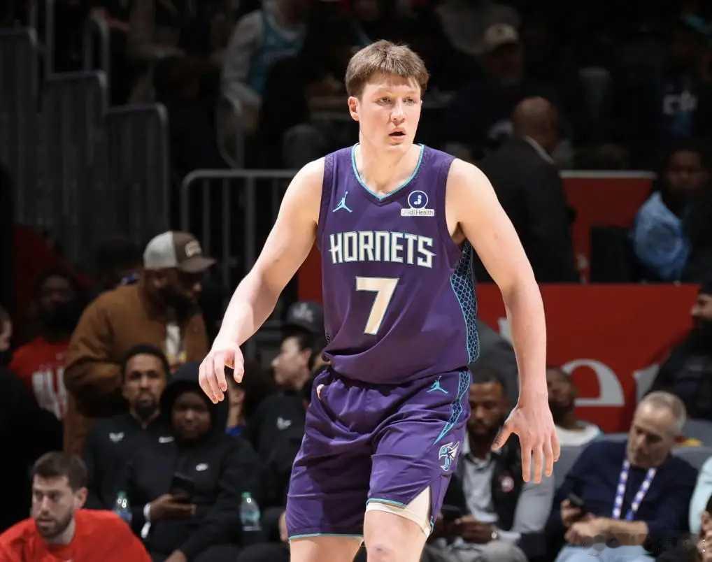 NBA新一期新秀榜：克努佩尔反超弗拉格登顶榜首，埃奇库姆第三北京时间2月26日，