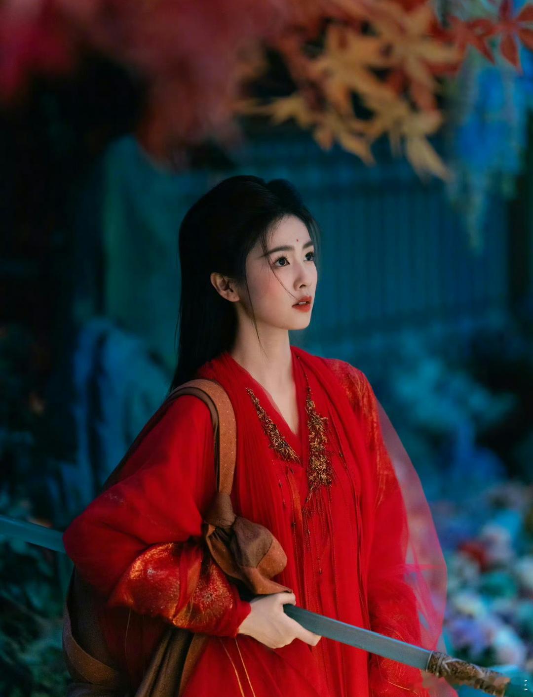 恭喜鹿鹿杀青快乐[爱慕][爱慕][爱慕]期待和临江仙早日相见那一日，期待白鹿的每