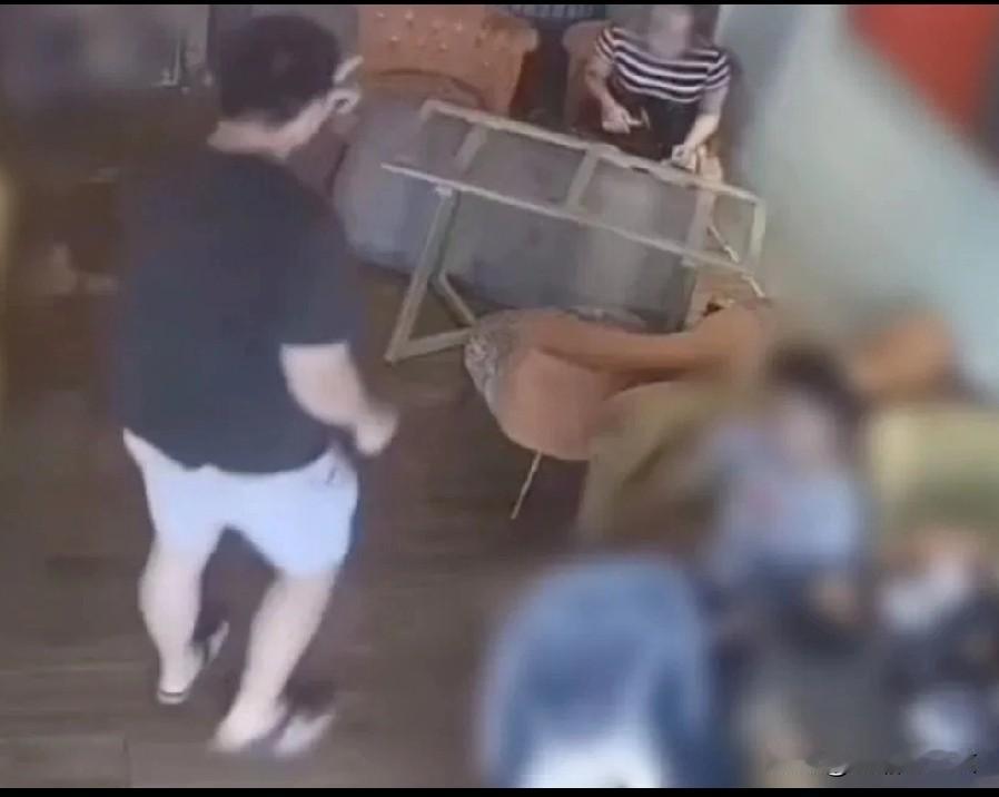 生意不好就动歪心思：银川一餐馆自导自演掀桌大戏欺骗消费者

近日，宁夏银川一则"