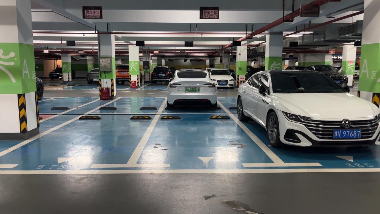 广州产权车位新规落地！业主直呼“停车终于有保障了”
最近广州的业主圈可热闹了，不