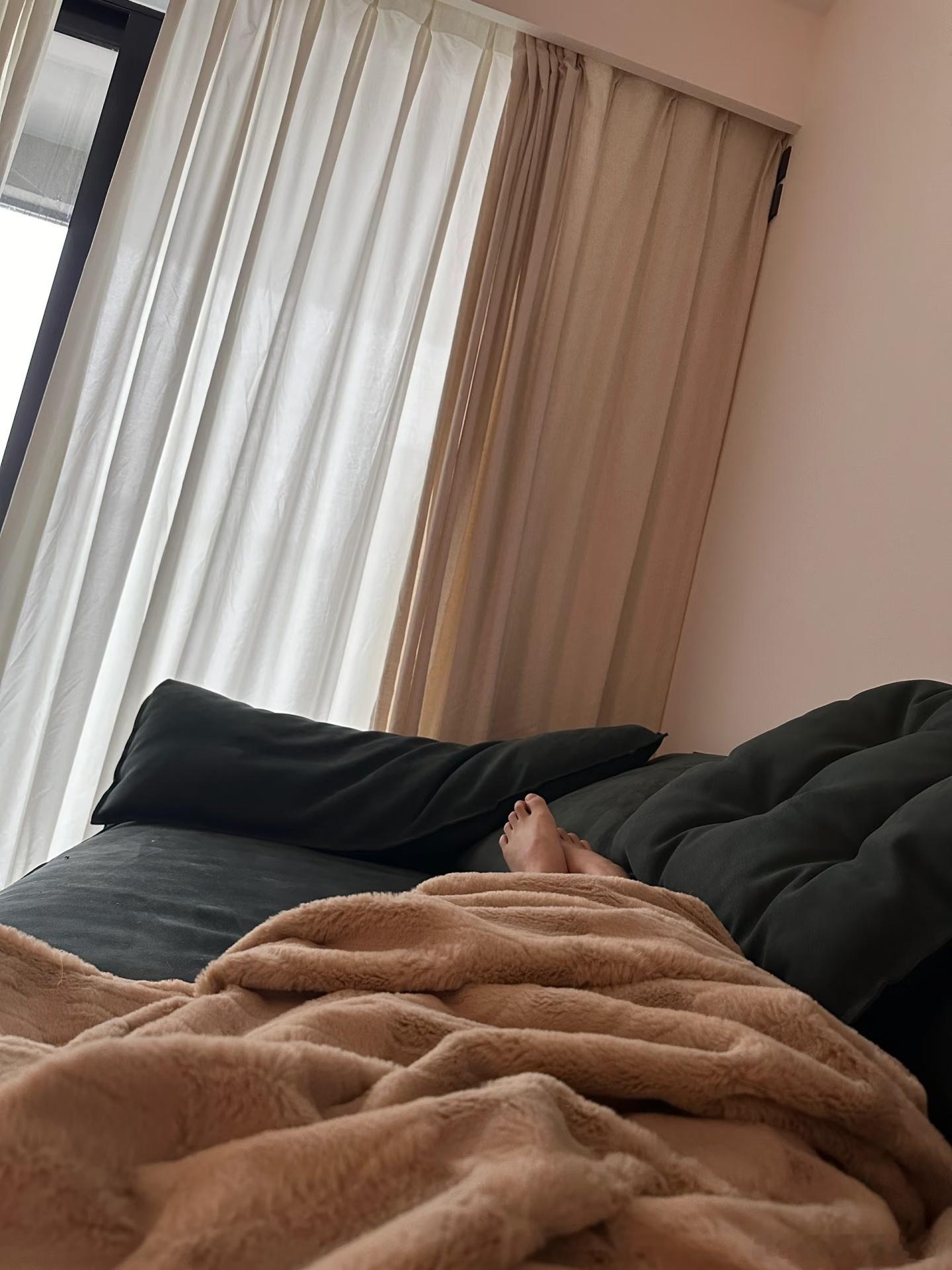 啊？吃饭？不吃，我要抓紧最后瘫在沙发上的时间，狠狠充电！接下来一周全是出差行程，